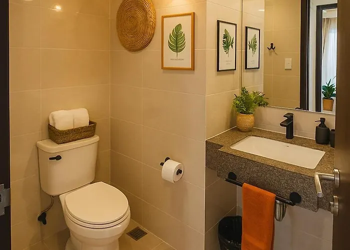Luxury 3br Near Solaire, Airport Ii Infinity Pool Apartment