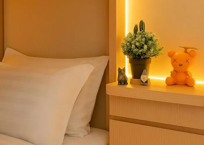 Luxury 3br Near Solaire, Airport Ii Infinity Pool Apartment *