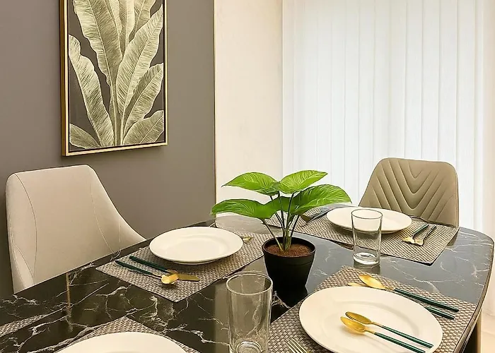 Luxury 3br Near Solaire, Airport Ii Infinity Pool Apartment *
