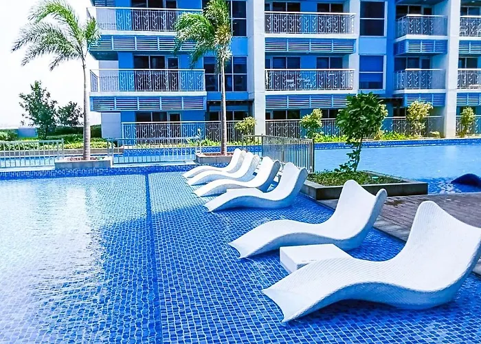Luxury 3br Near Solaire, Airport Ii Infinity Pool Apartment